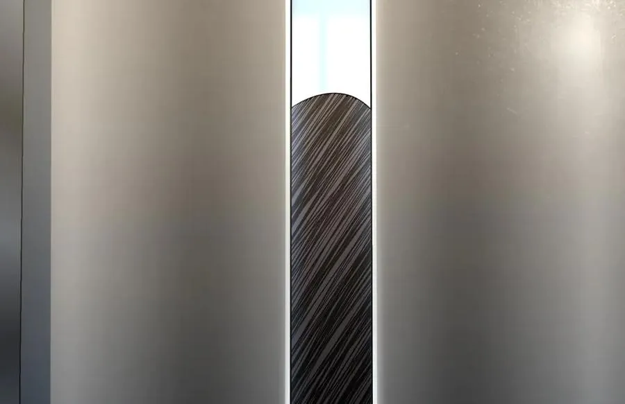 319111