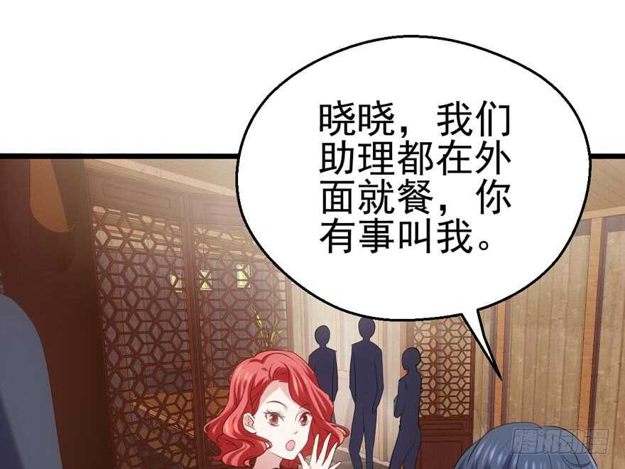 饭桌上，饭桌下。2