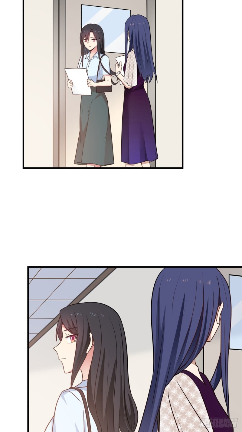 她们二人走的很近10