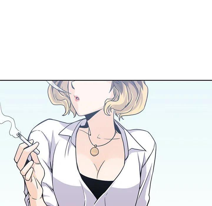 735