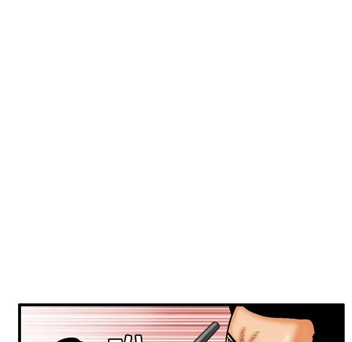 735
