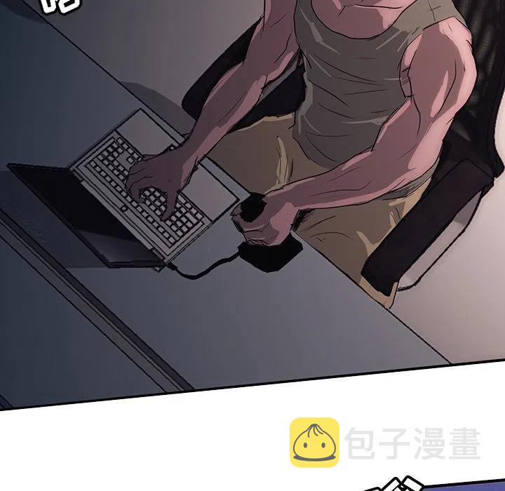 4562