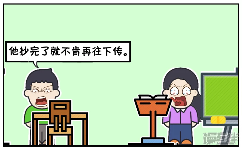 班主任组织同学在教室看足球比赛6